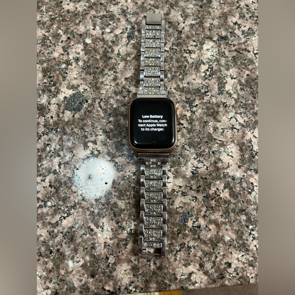 Rose gold series 4, Apple Watch 40 MM